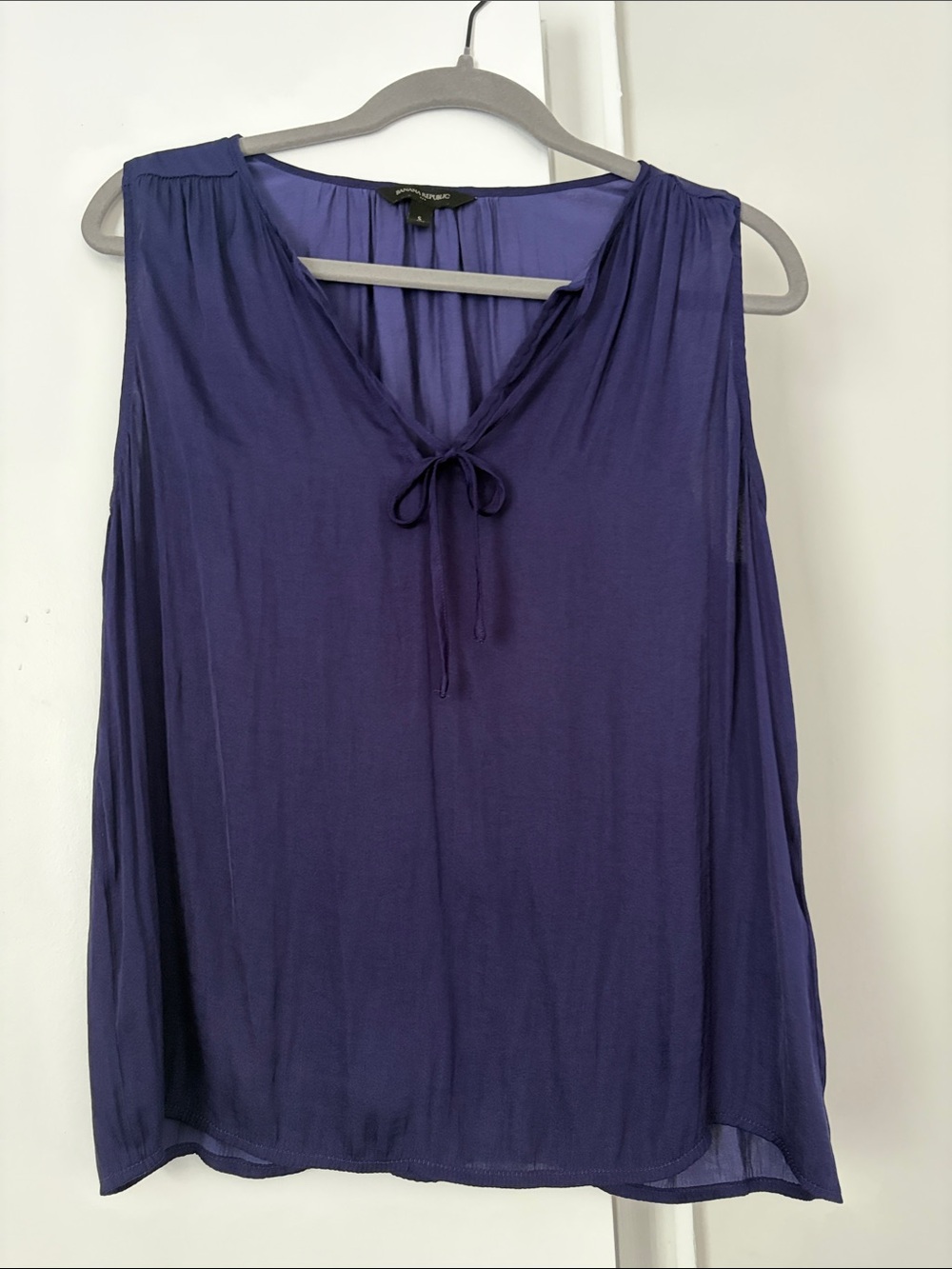 Banana Republic Business Casual Purple/Blue V-Neck Sleeveless Camisole